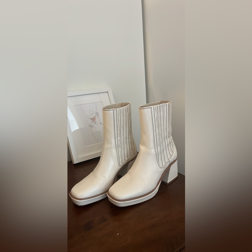 Beige Urban Outfitters Ava Boots, worn twice size 6